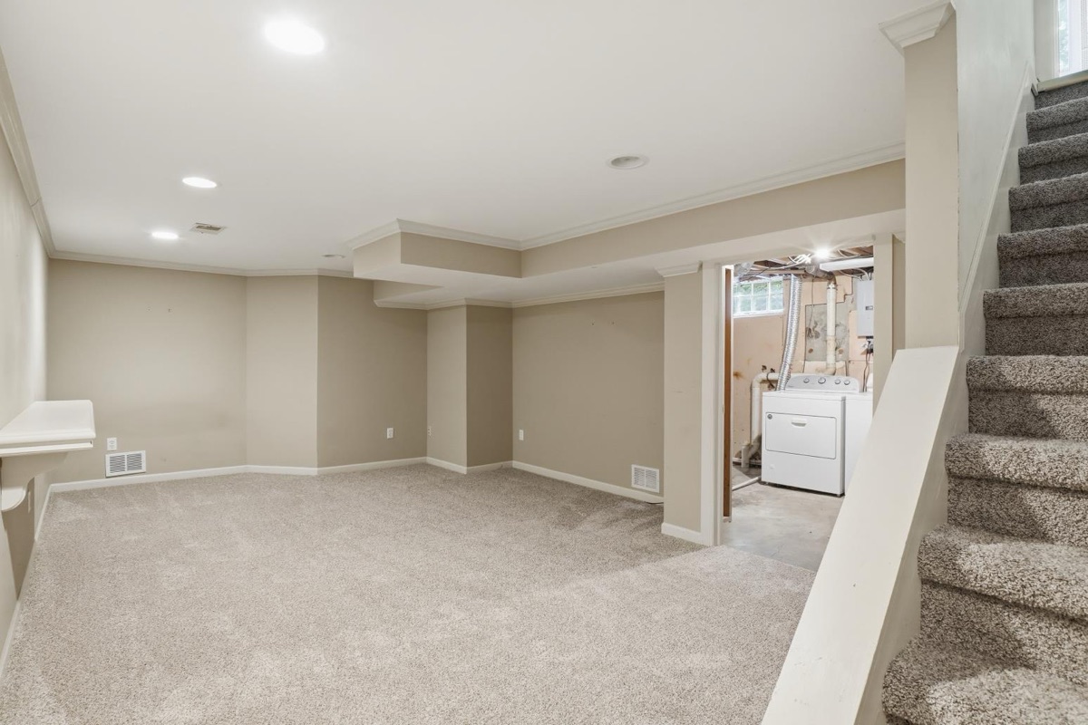 Listing photo 37 — Waterford Township, MI