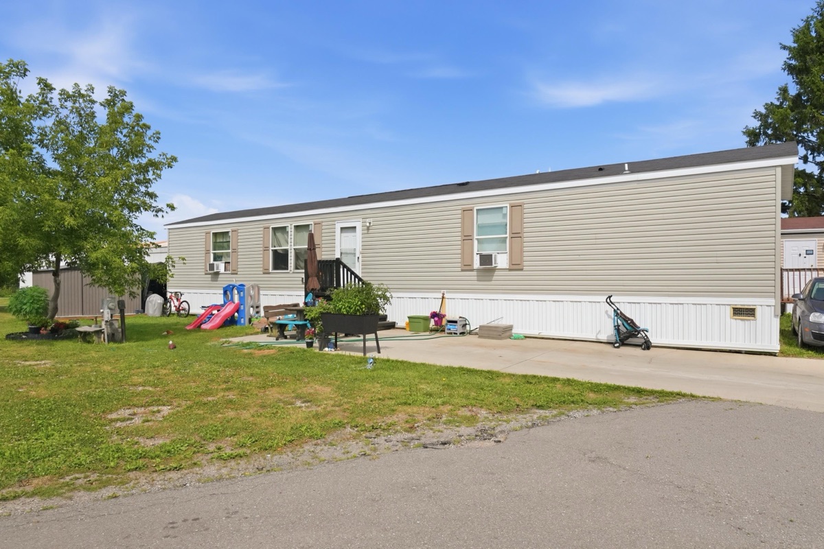 Listing photo 3 — Whitmore Lake, MI