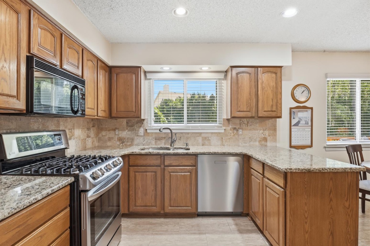Listing photo 14 — Wixom, MI