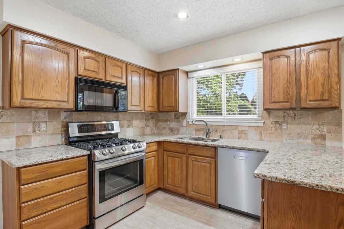 Listing photo 15 — Wixom, MI